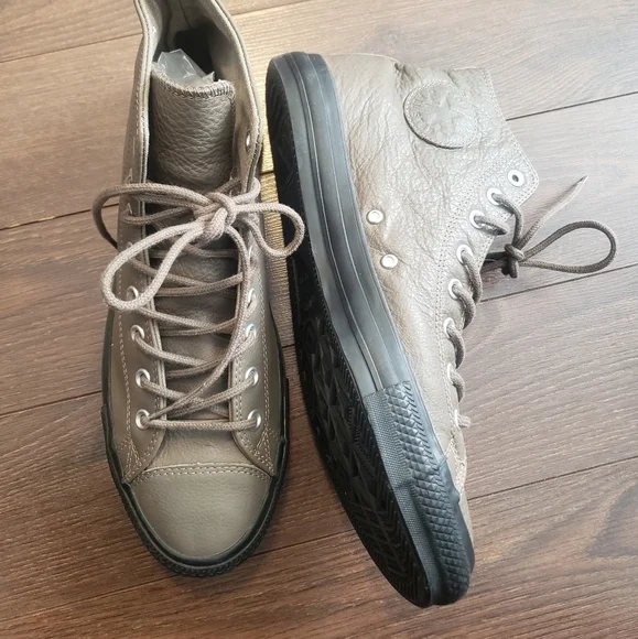 UNISEX Leather Converse - Picture 3 of 13